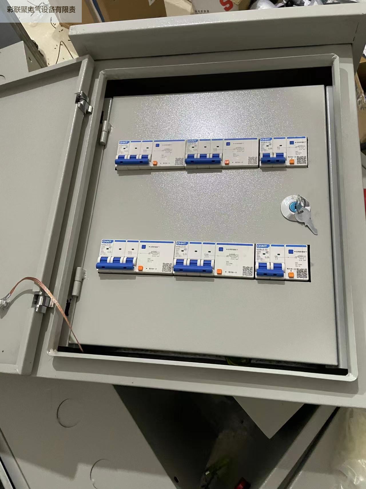 室外室内双层门配电箱 集防雨、插座与检修于一体的电表箱解决方案